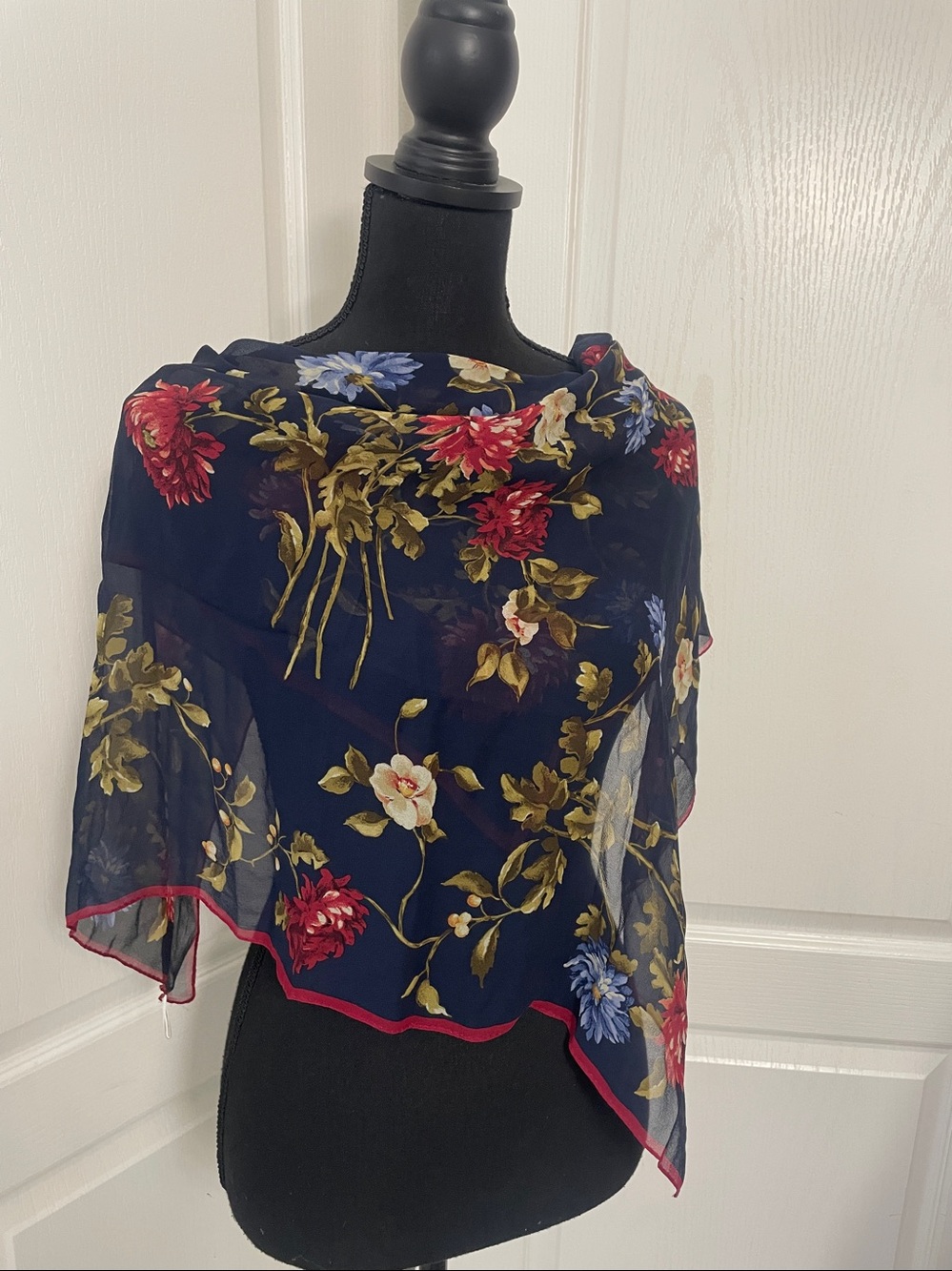 Talbots scarf pure silk 32x32β navy floral